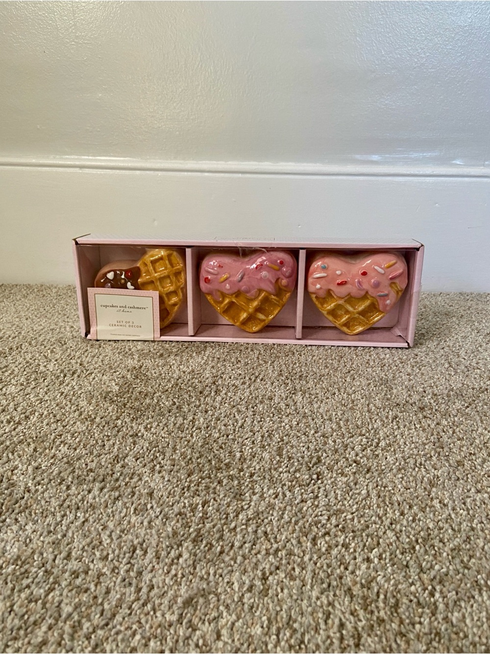 NWT Cupcakes and Cashmere Valentine's Day Waffle Hearts Decor Set of 3
